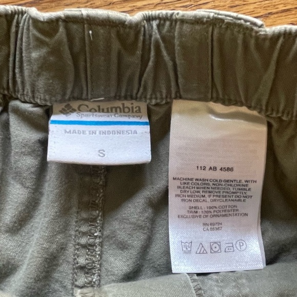 Columbia half moon bay olive/khakish shorts- size Small- - Picture 4 of 8